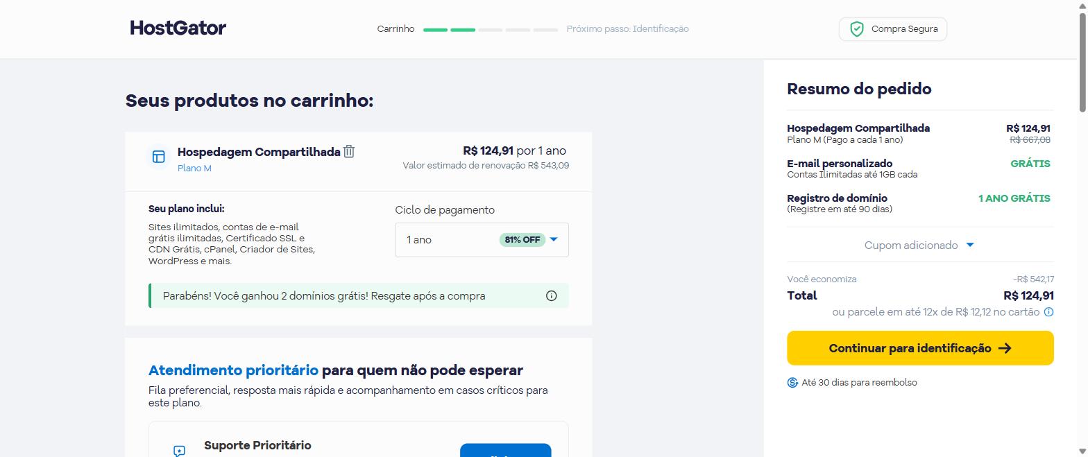 Carrinho da HostGator mostrando o valor do primeiro ano e o valor estimado de renovação