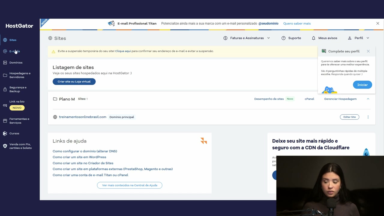 Painel da HostGator com a listagem de sites e o plano contratado